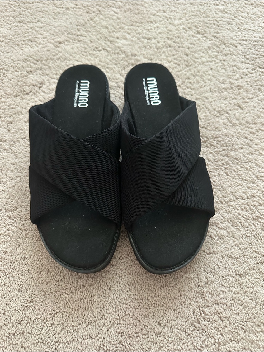Women’s Munro Black Crisscross Slide Sandals with Wide Straps 8.5 W